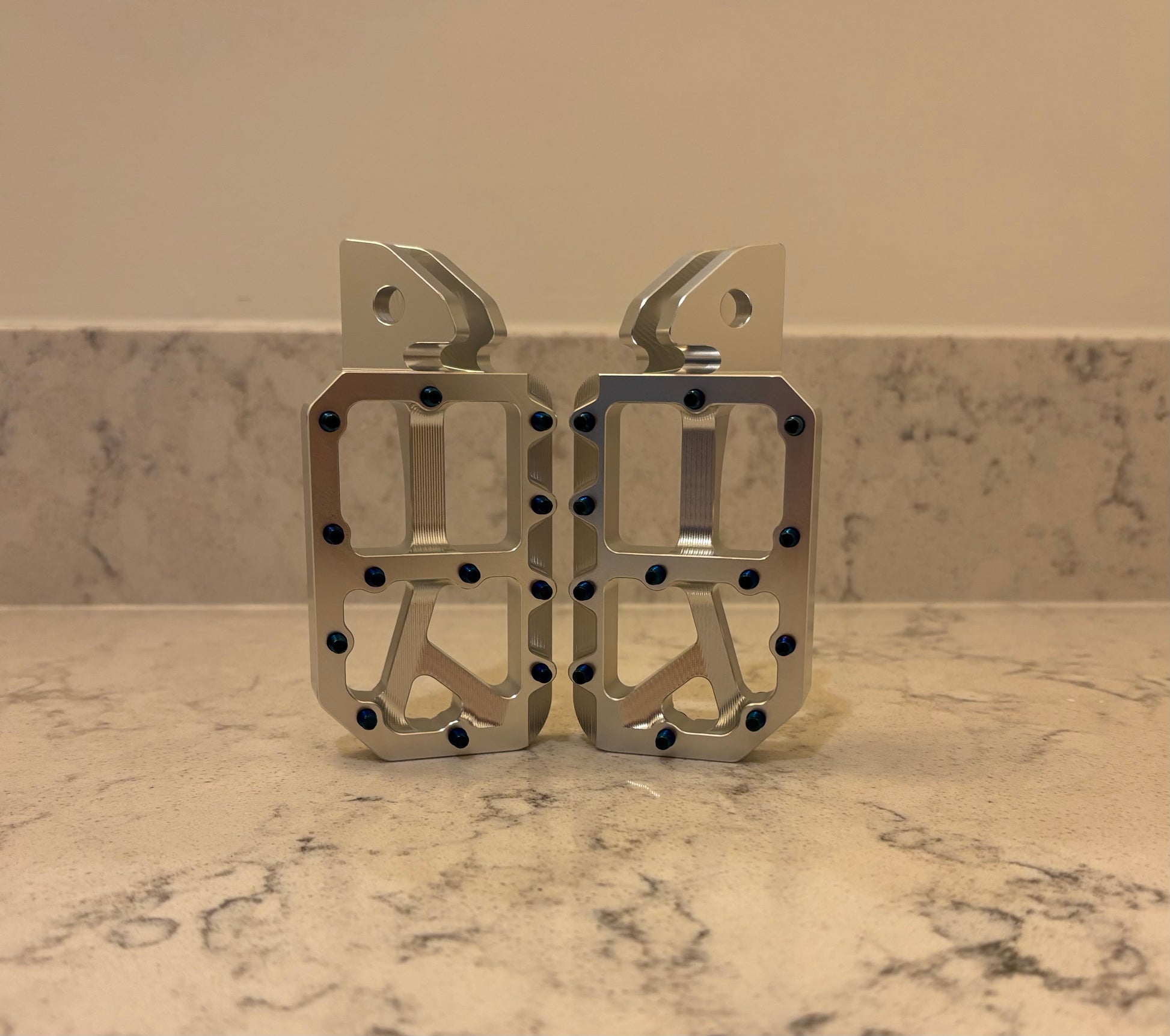 Phantom rides titanium pin foot pegs