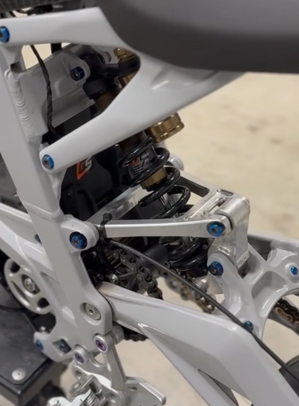 Rear Shock Titanium bolts (all emoto)