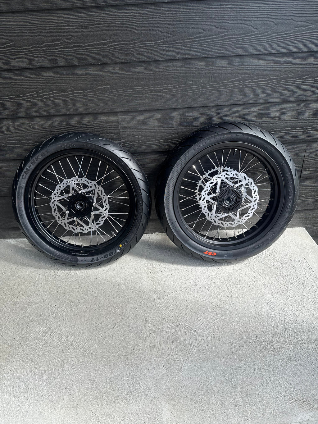 Ultra bee supermotos