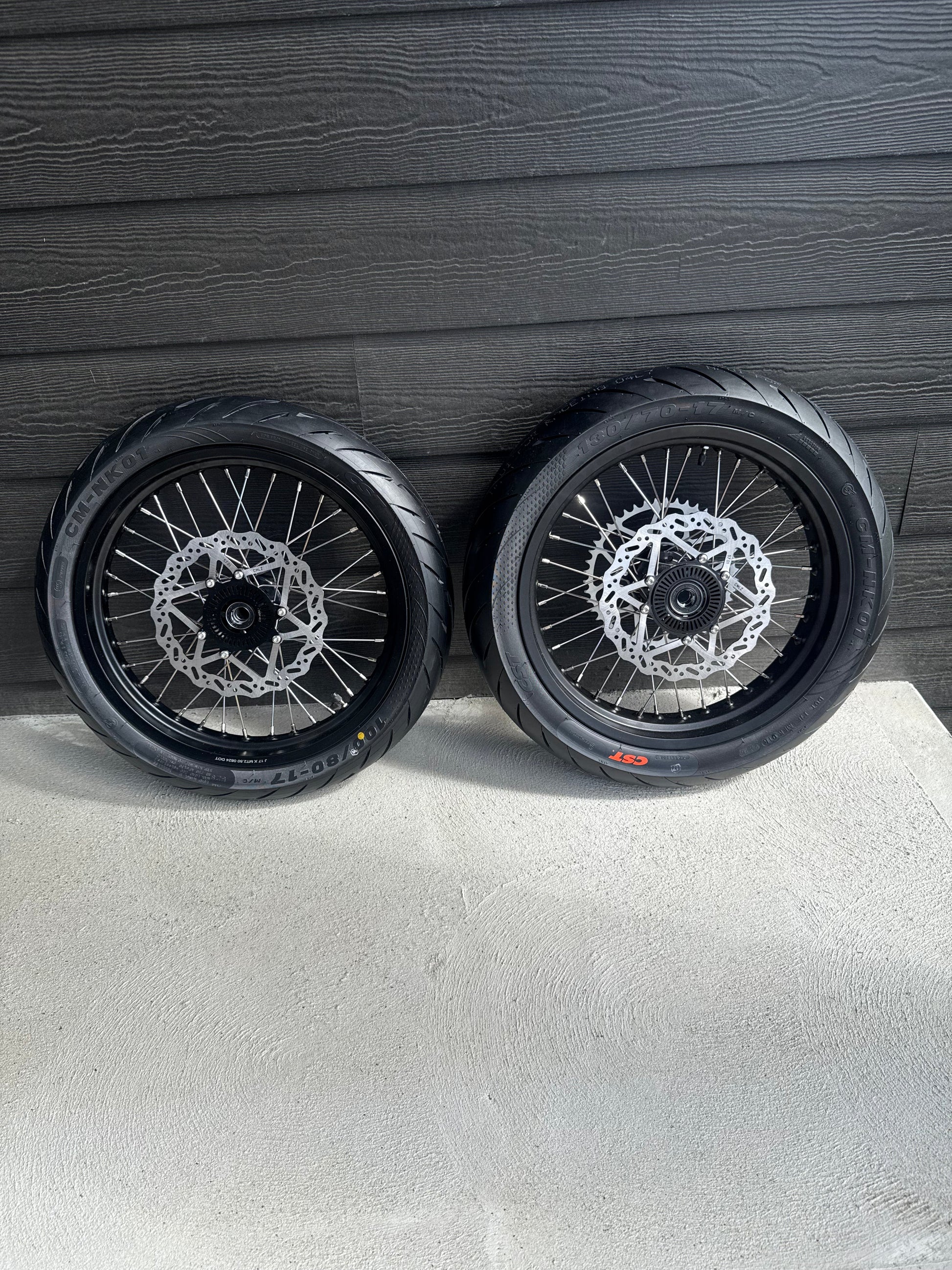 Ultra bee supermotos
